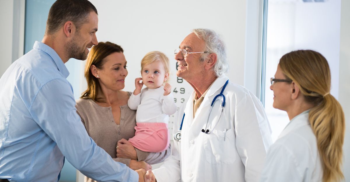 medico di famiglia con pazienti