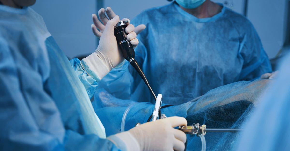 Trattamento ginecologico della paziente in sala operatoria