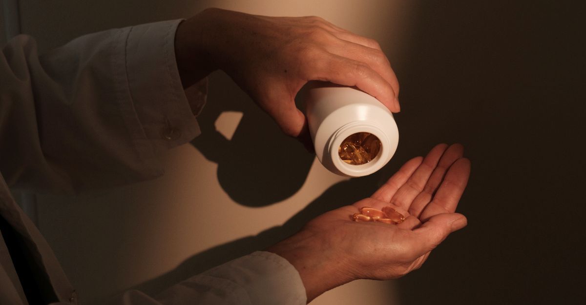 Un uomo assume vitamina B6.