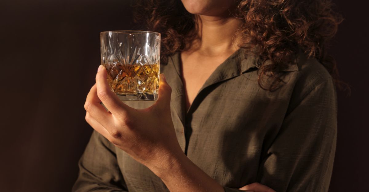 donna_con_bicchiere_dalcol