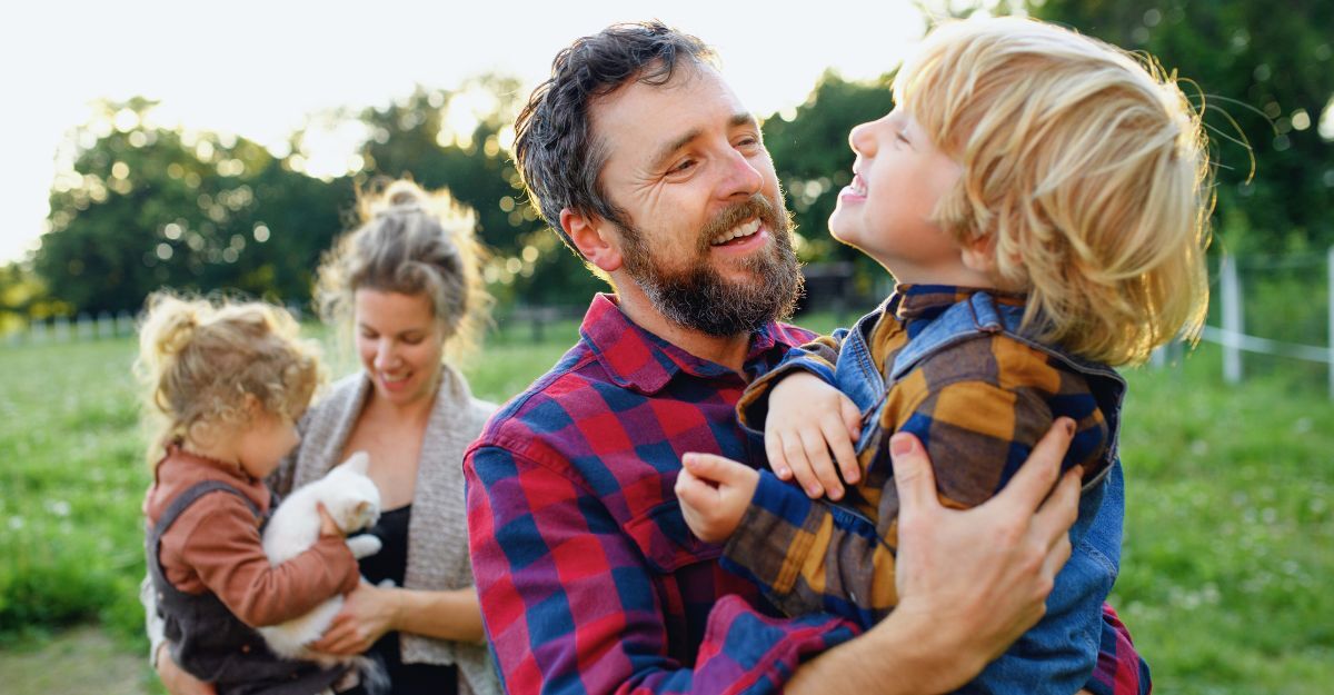 Genitori e bambini che stano lontani da interferenti endocrini.