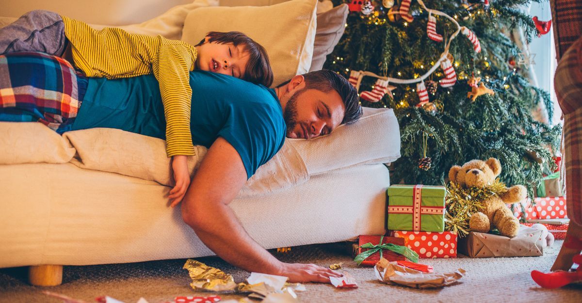 papà-e-bambino-addormentati-sul-divano