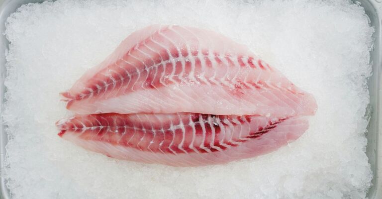 Filetti di pesce surgelato.