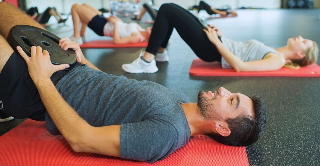 Lezione di esercizi per il sollevamento pelvico