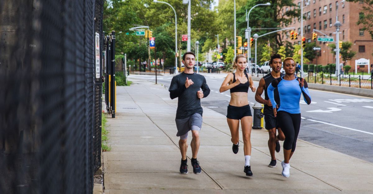 Gruppo di corridori urbani che corrono per strada a New York, serie concettuale su sport e fitness