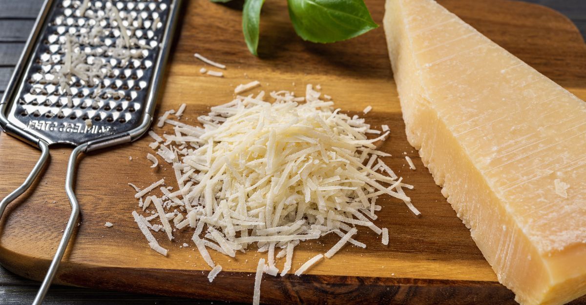 Grana padano DOP su un tagliere.