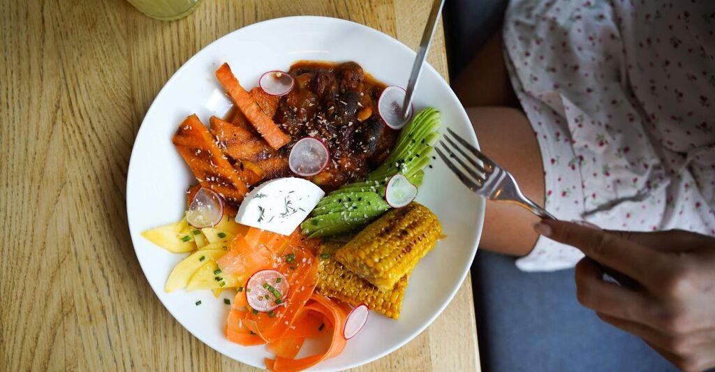 Un piatto con dieta vegetariana.