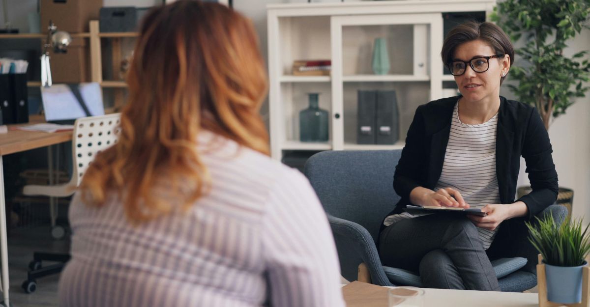 Una persona in sovrappeso dallo psicologo