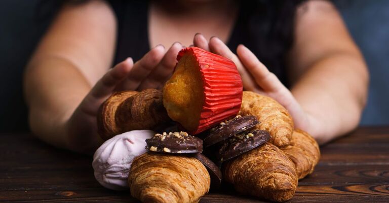 dolci junk food in un vassoio