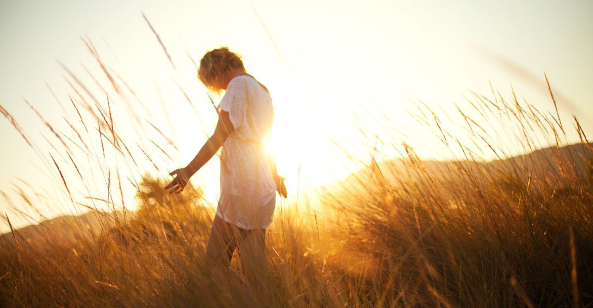 Una donna al sole di marzo.