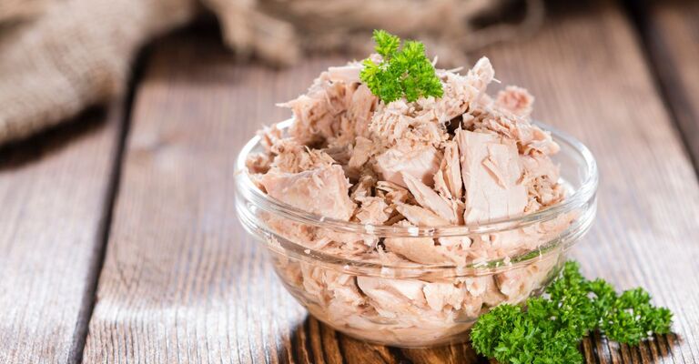 Una scatoletta di tonno.