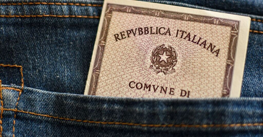 carta d'identità in tasca