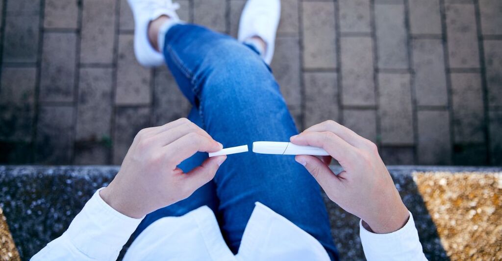 persona-con-sigaretta-elettronica