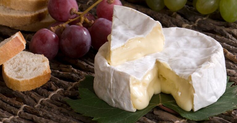 Una forma di Camembert DOP.