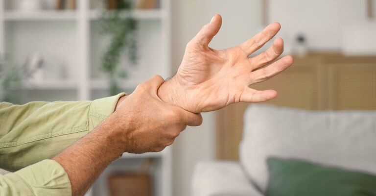 tremore-mano-parkinson