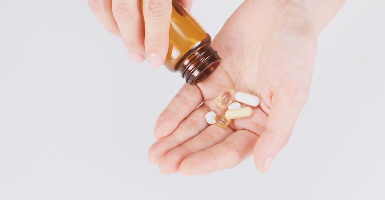 persona-che-prende-integratori