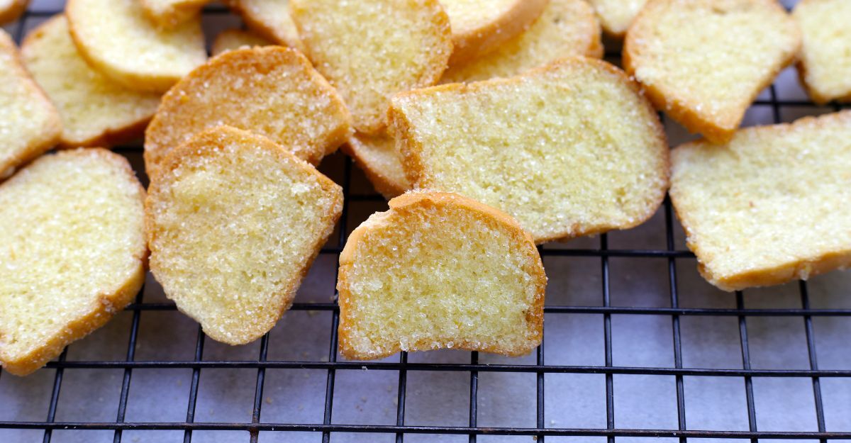 pane tagliato a fette sopra una griglia