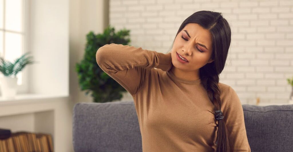 donna-con-mal-di-collo