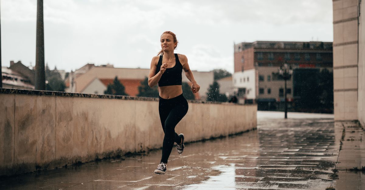 Una ragazza che corre