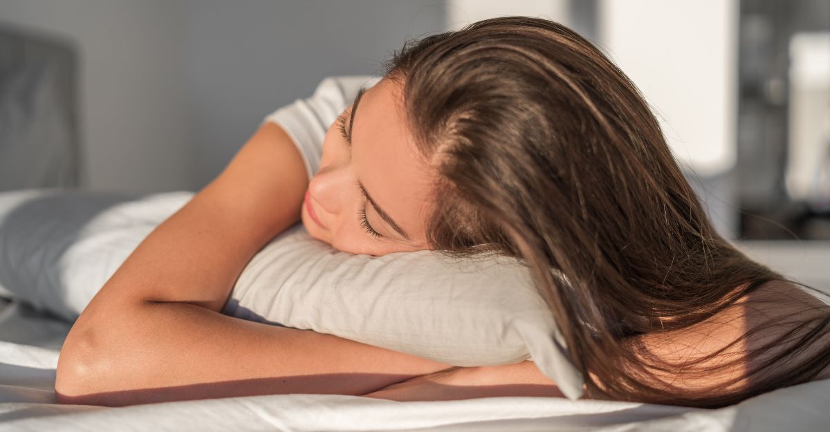 Una ragazza che riposa