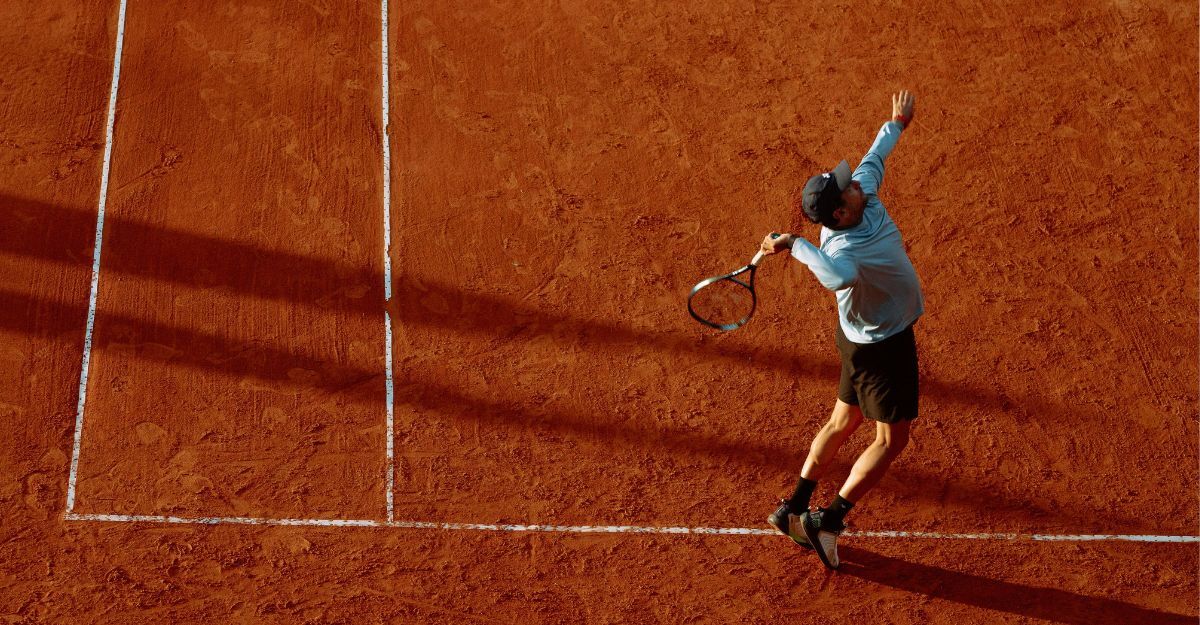 tennista sul campo da tennis