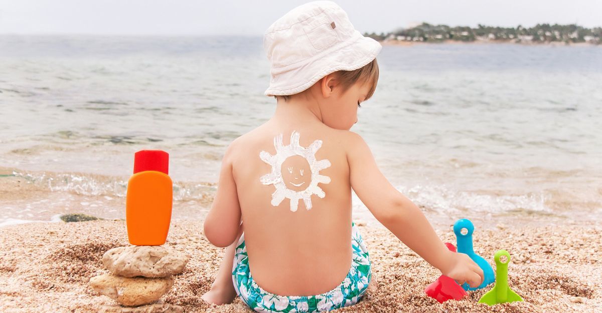 Crema solare per bambini: quale scegliere e da che età usarla