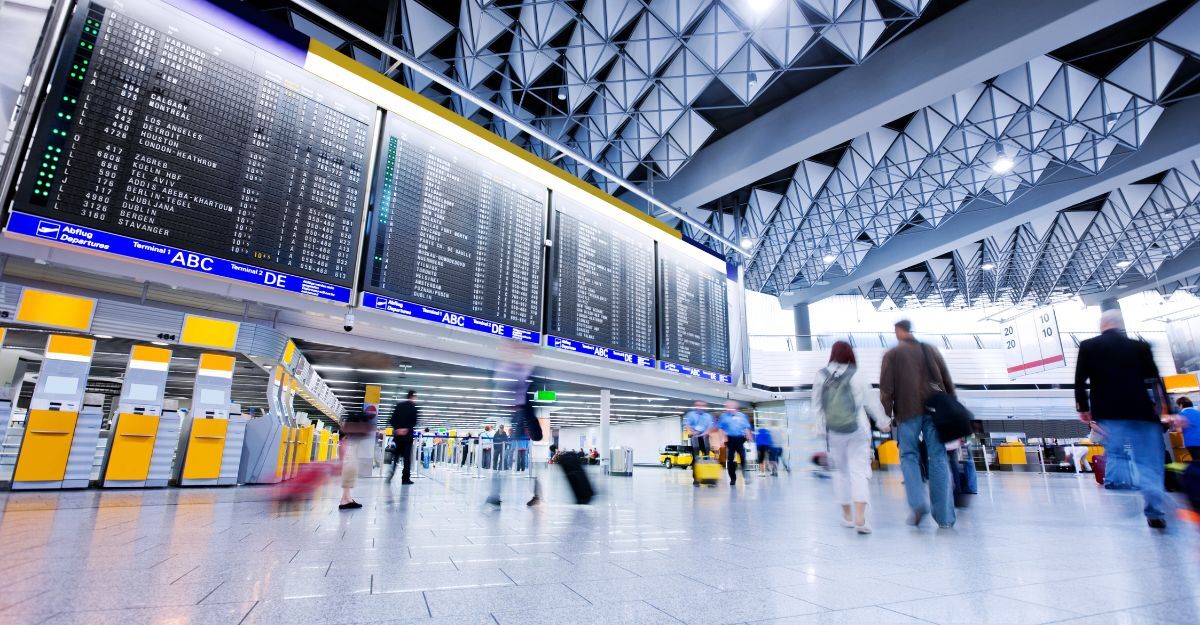 tabelloni partenze in aeroporto