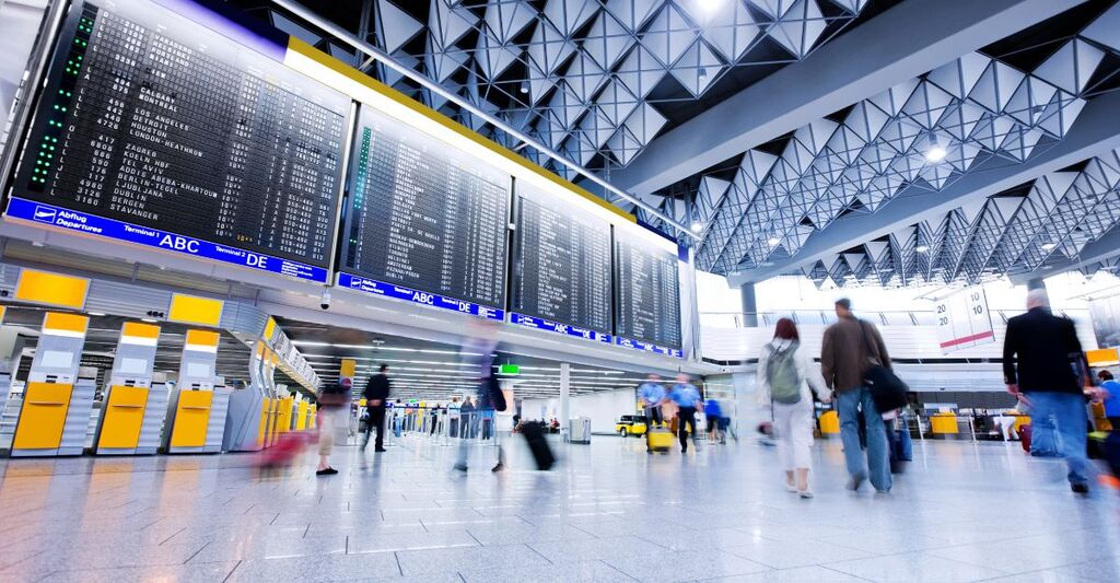 tabelloni partenze in aeroporto