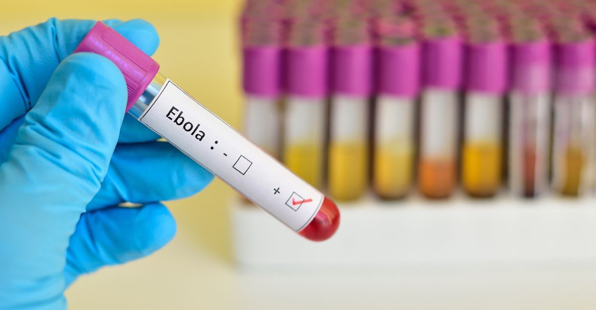 Una provetta di sangue con scritto "Ebola"