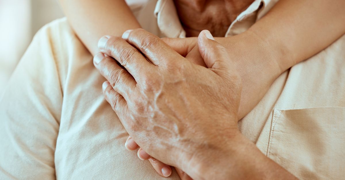 Un caregiver assiste un paziente caro