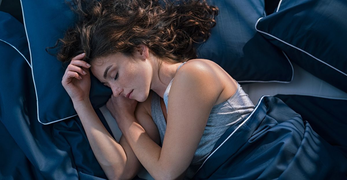 Una ragazza che dorme