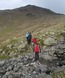 Afdaling met Bow Fell op de achtergrond