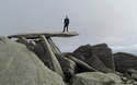 Stijn op de Cantilever Stone