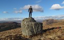 Stijn op een boulder