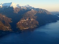 Vliegtuigje boven Lago di Como