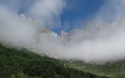 Bergtoppen boven de wolken