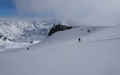 De eerste skiërs in de afdaling