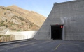 Tunnel door de stuwdam