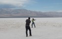 Koppel op de Badwater zoutvlakte