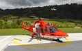 Met Rega-helicopter en sleepvliegtuig...