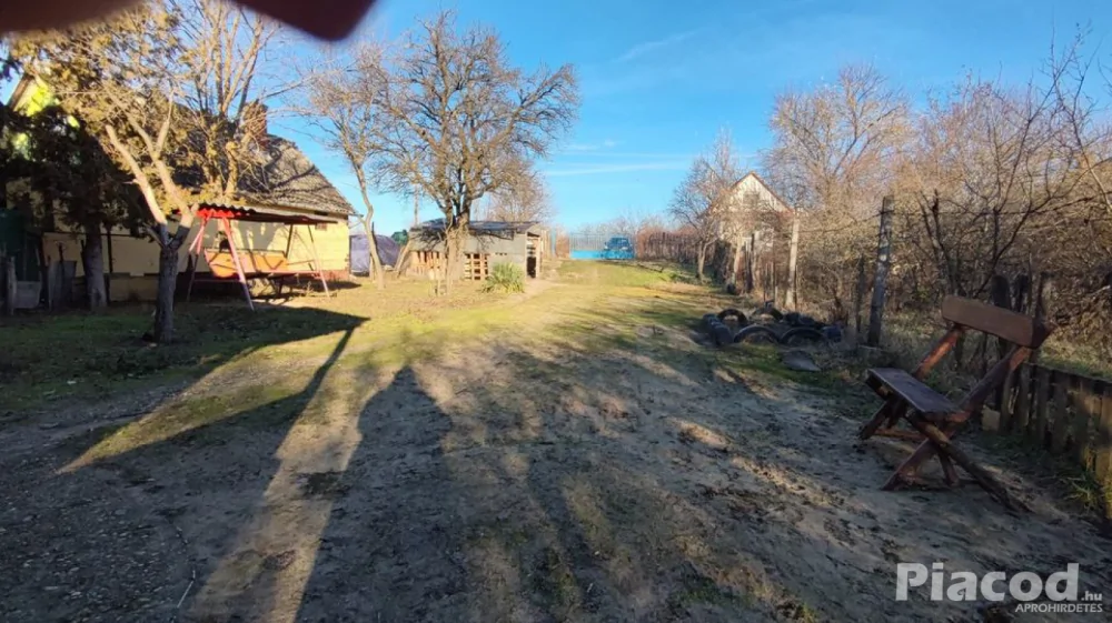 Pilisen tégla ház eladó nagy kerttel