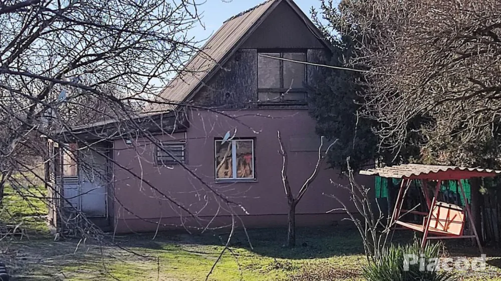 Pilisen tégla ház eladó nagy kerttel