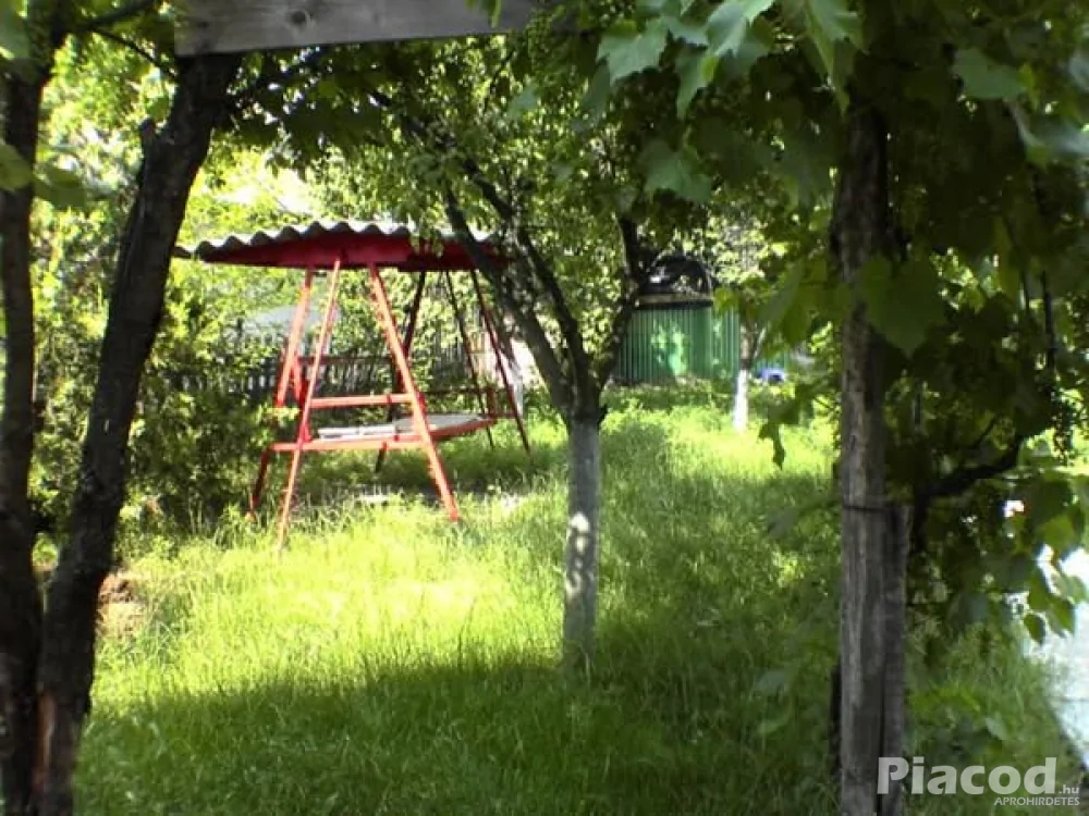 Pilisen tégla ház eladó nagy kerttel