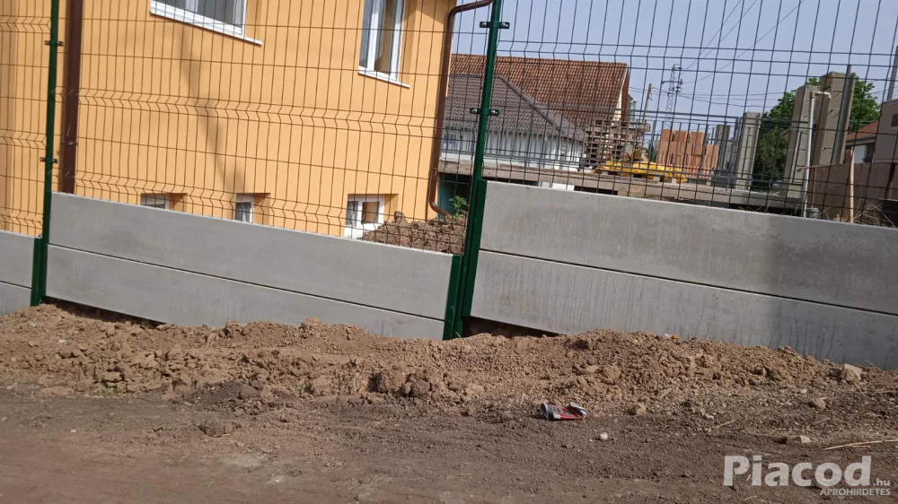 Kerítésépítés vadháló drótháló drótfonat oszlop kerítés