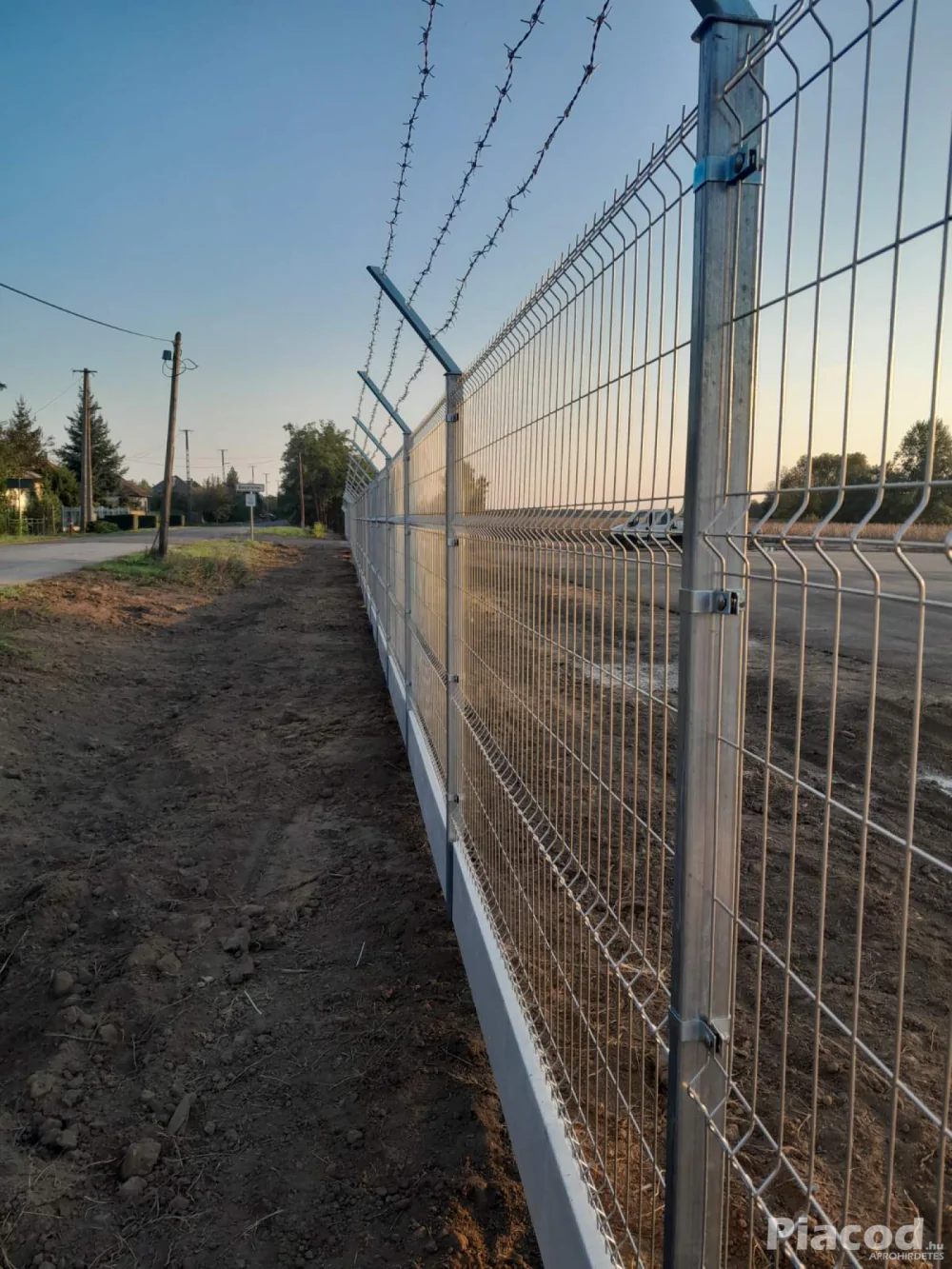 Beton lábazati elem, drótháló, vadháló, drótfonat, kerítésépítés, kerítés