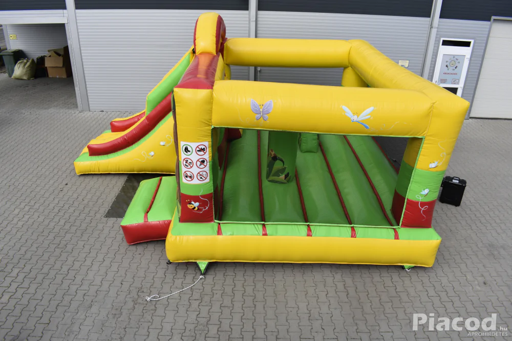 Eladó Dzsungel Csúszdás Ugráló (Légvár)