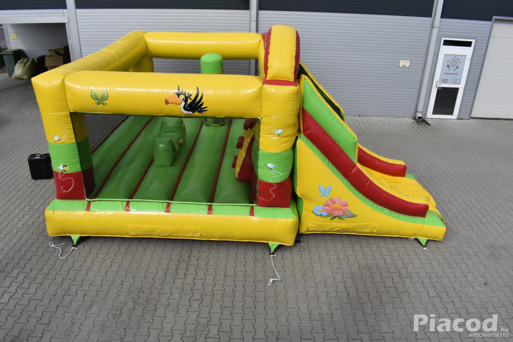 Eladó Dzsungel Csúszdás Ugráló (Légvár)