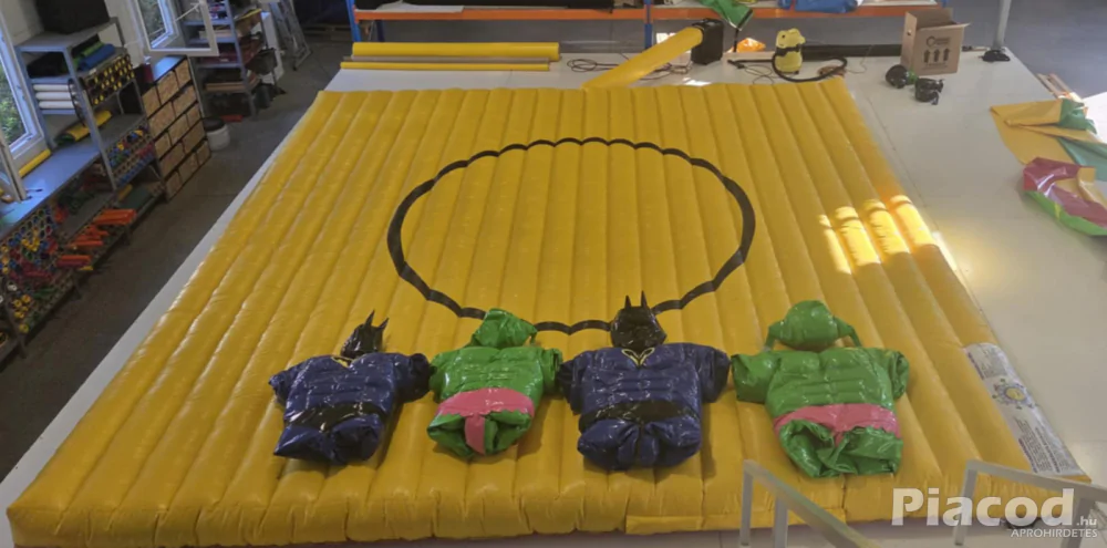 Eladó Batman és Hulk Szumó (Légvár)