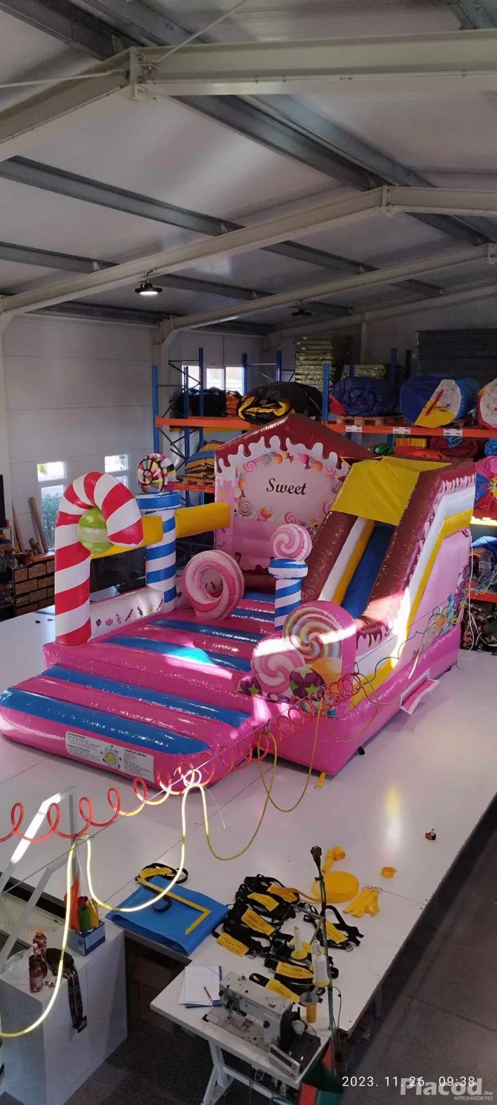 Eladó Candy Csúszdás Ugráló (Légvár)