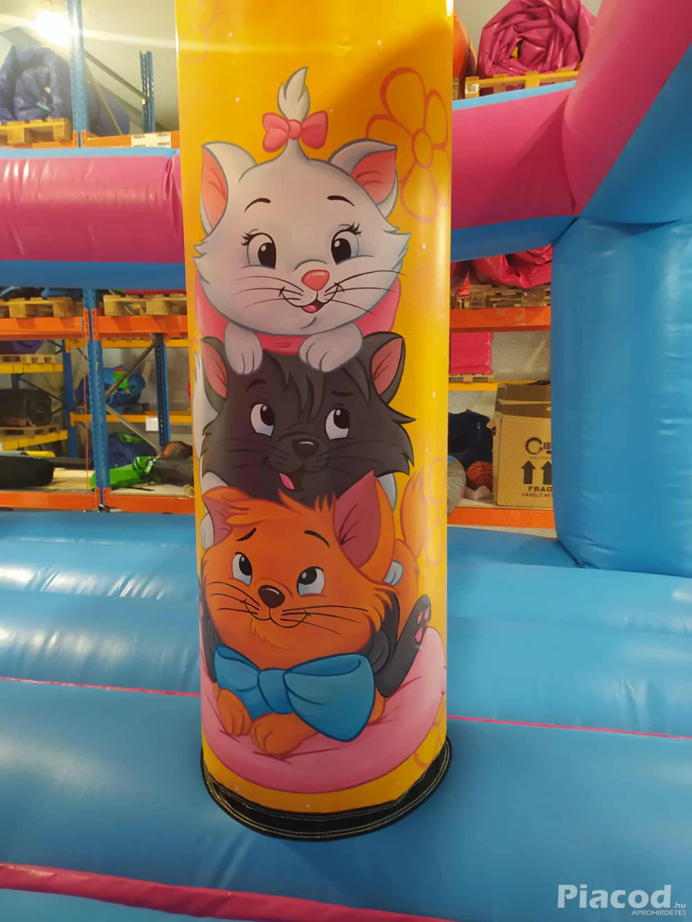 Eladó Cicás Csúszdás Ugráló